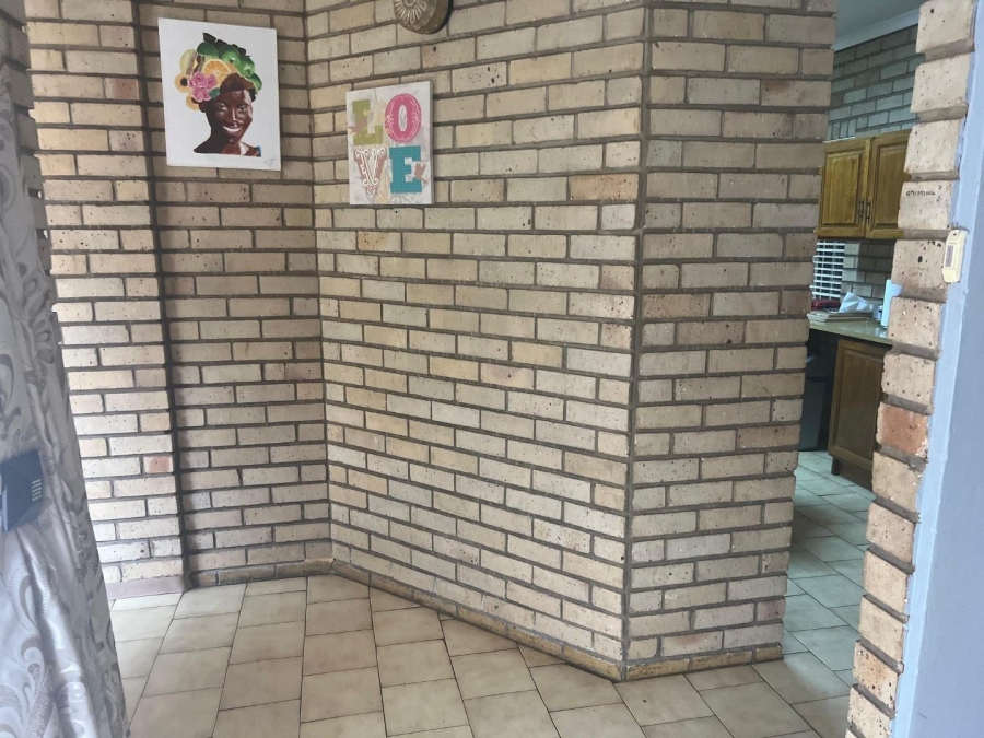 5 Bedroom Property for Sale in Potchefstroom South North West
